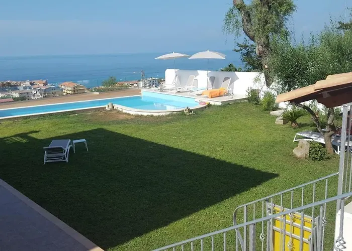 Borgo Panoramico N 3 Апартаменты Тропея